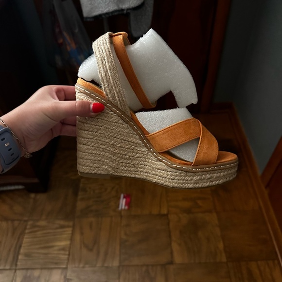 orange high heels - Picture 2 of 2